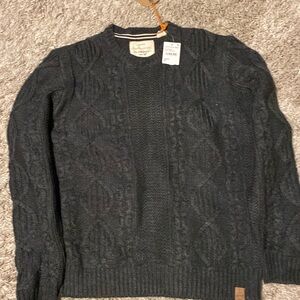 Men’s Cable sweater heavier material and charcoal gray color